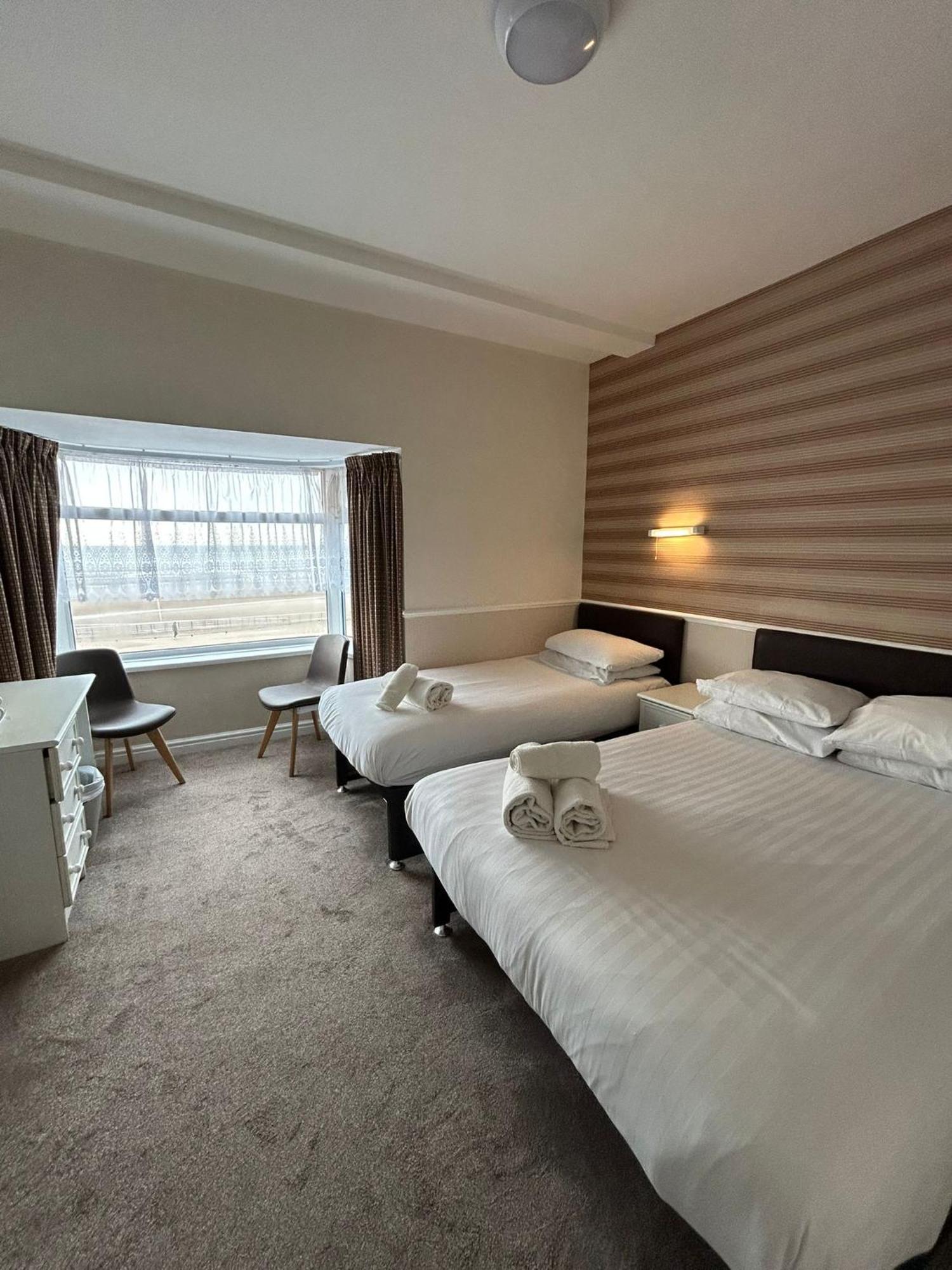 בלקפול Lyndene Hotel מראה חיצוני תמונה
